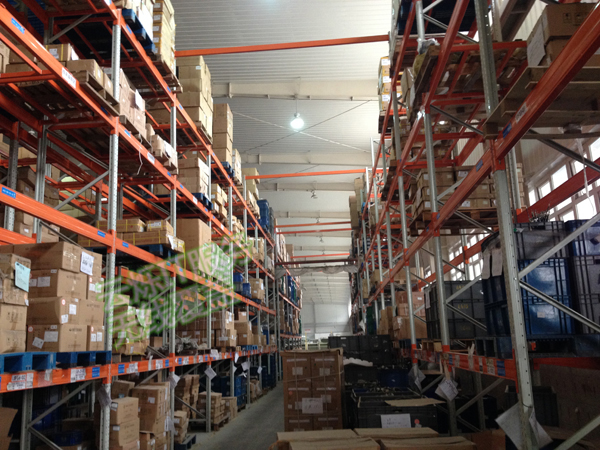 云爍IT設(shè)備租賃服務(wù)備件中心實圖3